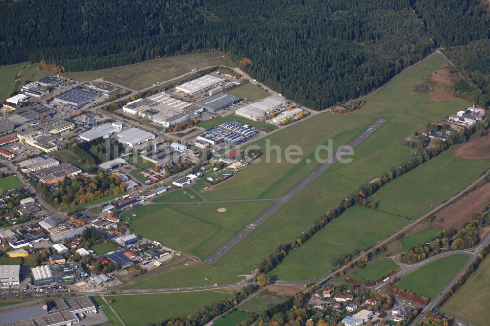 Luftaufnahme Villingen-Schwenningen - Flugplatz der Stadt Schwenningen in Villingen-Schwenningen im Bundesland Baden-Württemberg, Deutschland