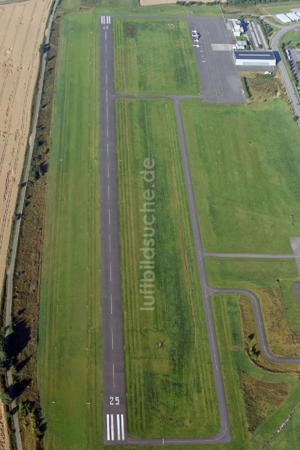 Jahnsdorf Erzgebirge aus der Vogelperspektive: Flugplatz der Verkehrslandeplatz in Jahnsdorf Erzgebirge im Bundesland Sachsen