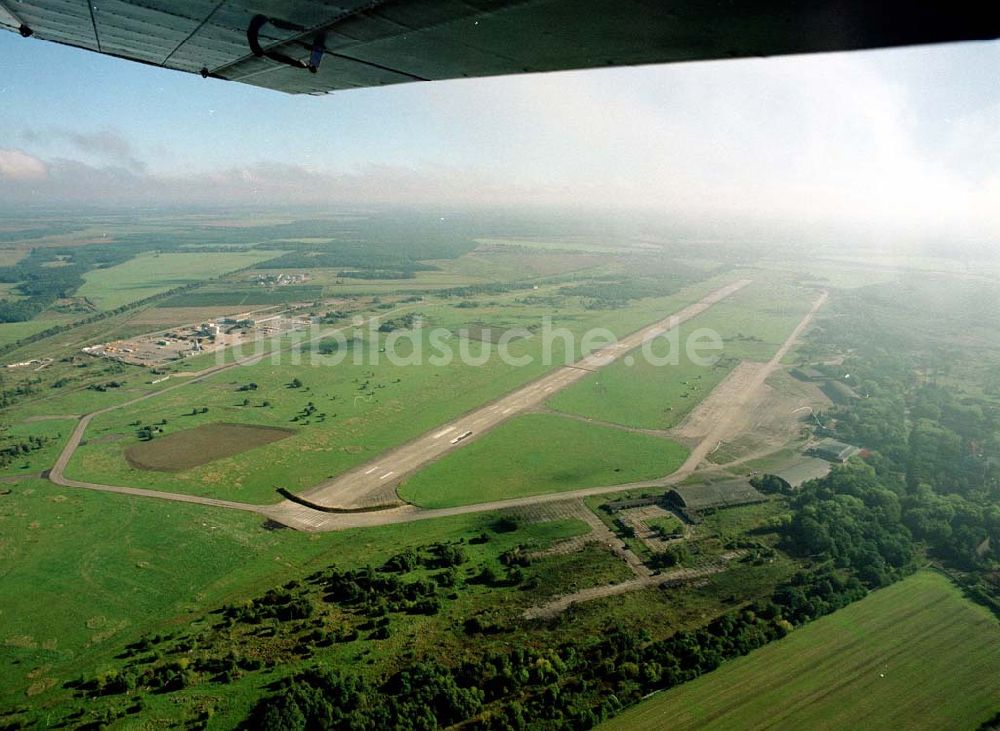 Werneuchen / BRB aus der Vogelperspektive: Flugplatz Werneuchen / Brandenburg.