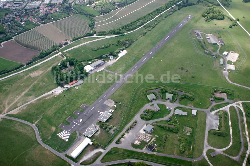 Luftaufnahme Würzburg - Flugplatz Würzburg- Schenkenturm in Würzburg im Bundesland Bayern