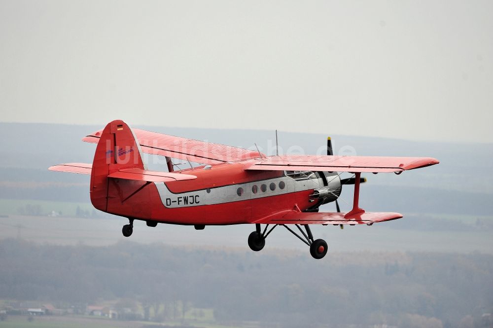 Luftaufnahme Melchow - Flugzeug Antonow AN-2 mit der Kennung D-FWJC im Fluge über dem Luftraum in Melchow im Bundesland Brandenburg, Deutschland