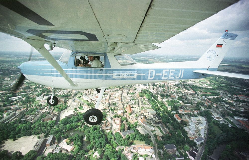 Luftbild Cottbus - Flugzeug Cessna 150 im Fluge über dem Luftraum in Cottbus im Bundesland Brandenburg, Deutschland