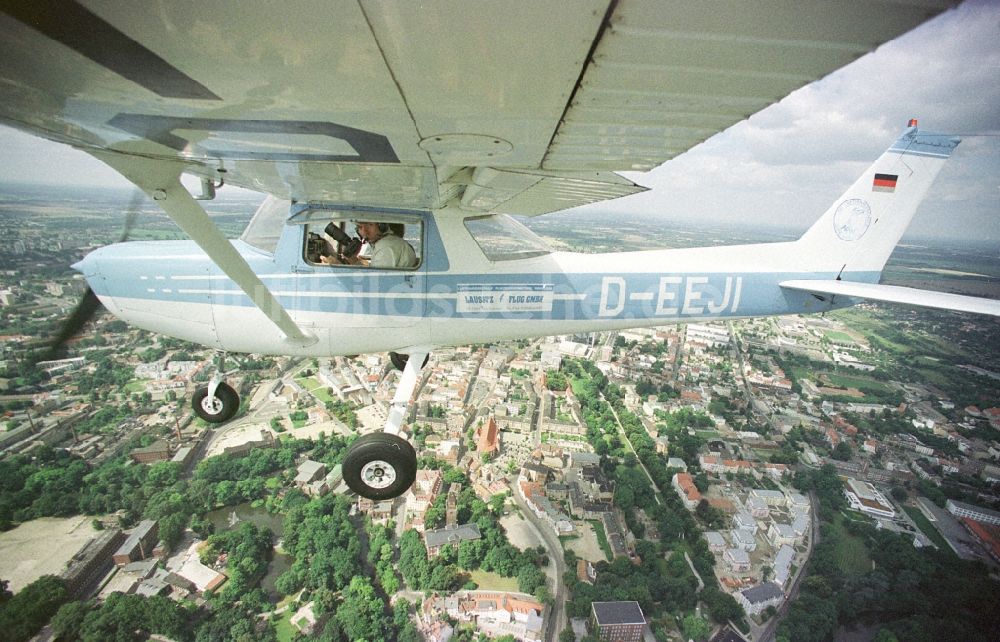 Luftaufnahme Cottbus - Flugzeug Cessna 150 im Fluge über dem Luftraum in Cottbus im Bundesland Brandenburg, Deutschland