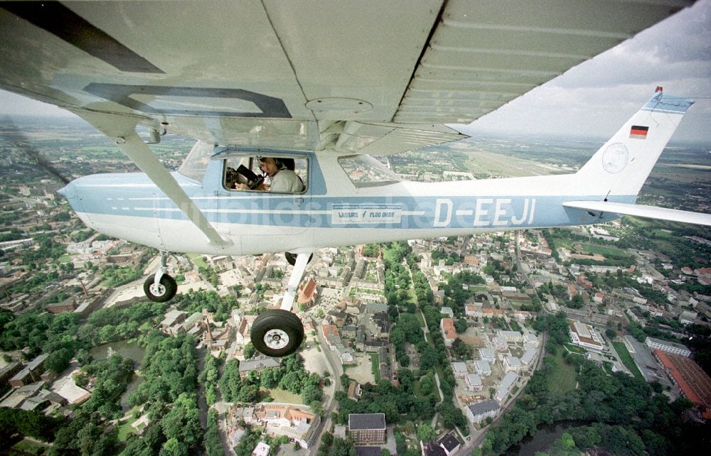 Cottbus von oben - Flugzeug Cessna 150 im Fluge über dem Luftraum in Cottbus im Bundesland Brandenburg, Deutschland