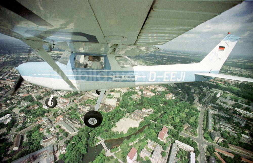 Luftbild Cottbus - Flugzeug Cessna 150 im Fluge über dem Luftraum in Cottbus im Bundesland Brandenburg, Deutschland