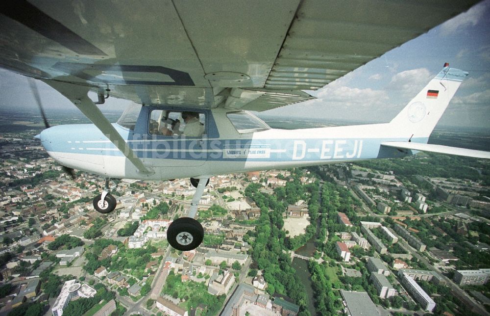 Luftbild Cottbus - Flugzeug Cessna 150 im Fluge über dem Luftraum in Cottbus im Bundesland Brandenburg, Deutschland