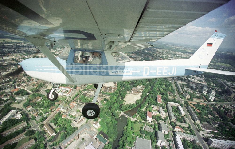 Luftaufnahme Cottbus - Flugzeug Cessna 150 im Fluge über dem Luftraum in Cottbus im Bundesland Brandenburg, Deutschland