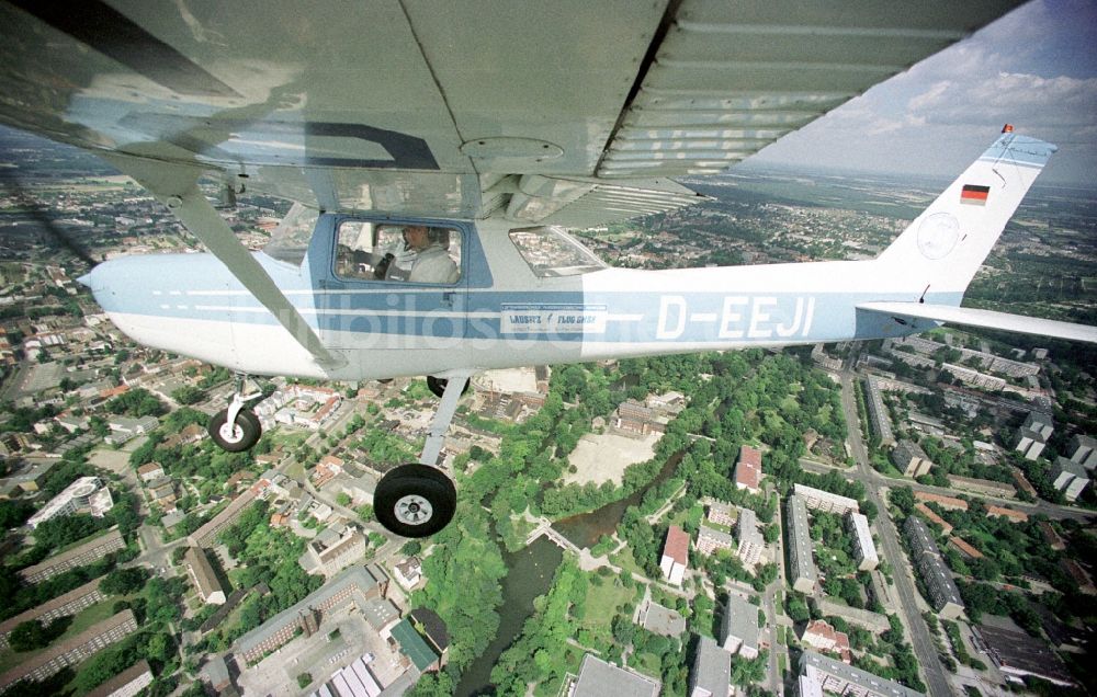 Cottbus von oben - Flugzeug Cessna 150 im Fluge über dem Luftraum in Cottbus im Bundesland Brandenburg, Deutschland