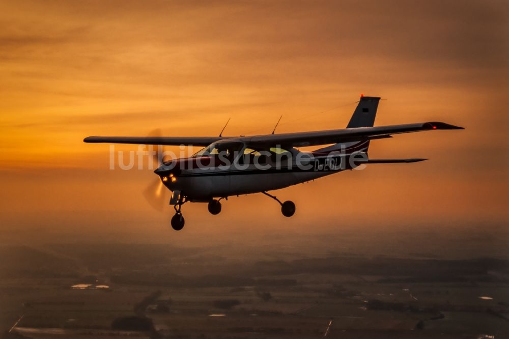 Handewitt von oben - Flugzeug Cessna 177 RG im Fluge über dem Luftraum in Handewitt im Bundesland Schleswig-Holstein, Deutschland