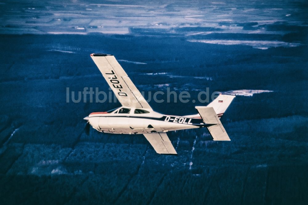 Handewitt von oben - Flugzeug Cessna 177 RG im Fluge über dem Luftraum in Handewitt im Bundesland Schleswig-Holstein, Deutschland