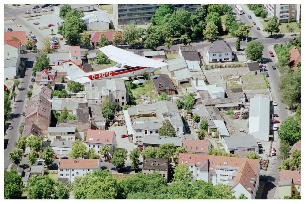 Fürstenwalde/Spree von oben - Flugzeug Cessna F172H mit der Kennung D-EGYC im Fluge über dem Luftraum in Fürstenwalde/Spree im Bundesland Brandenburg, Deutschland