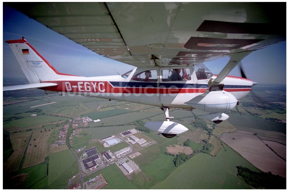 Groß Kienitz von oben - Flugzeug Cessna Reims 172 H im Fluge über dem Luftraum in Groß Kienitz im Bundesland Brandenburg, Deutschland