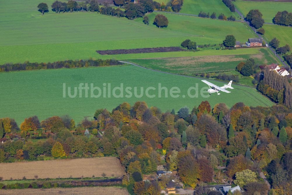 Olfen aus der Vogelperspektive: Flugzeug im Fluge über dem Luftraum in Olfen im Bundesland Nordrhein-Westfalen, Deutschland