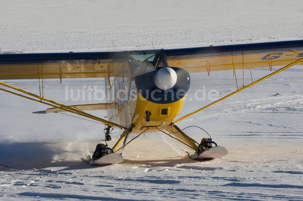 Luftbild Bad Dietzenbach - Flugzeug auf dem Flugplatz Bad Dietzenbach