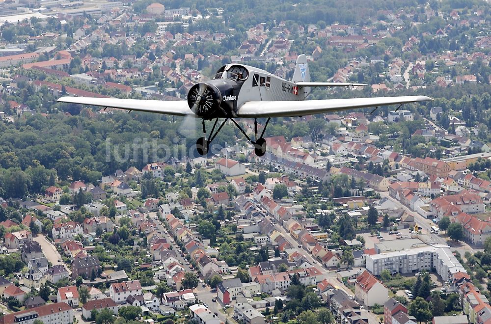 Luftaufnahme Dessau - Flugzeug Junkers F13 im Fluge über dem Luftraum in Dessau im Bundesland Sachsen-Anhalt, Deutschland