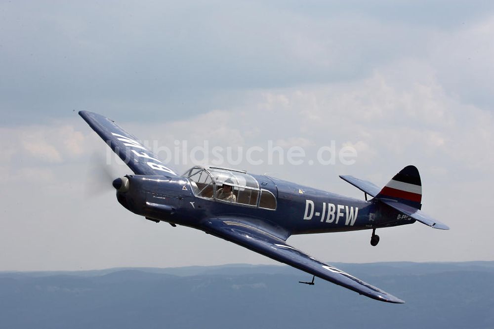 Eutingen im Gäu aus der Vogelperspektive: Flugzeug Messerschmitt Bf 108 nahe dem Segelfluggelände Eutingen im Gäu / Baden-Württemberg