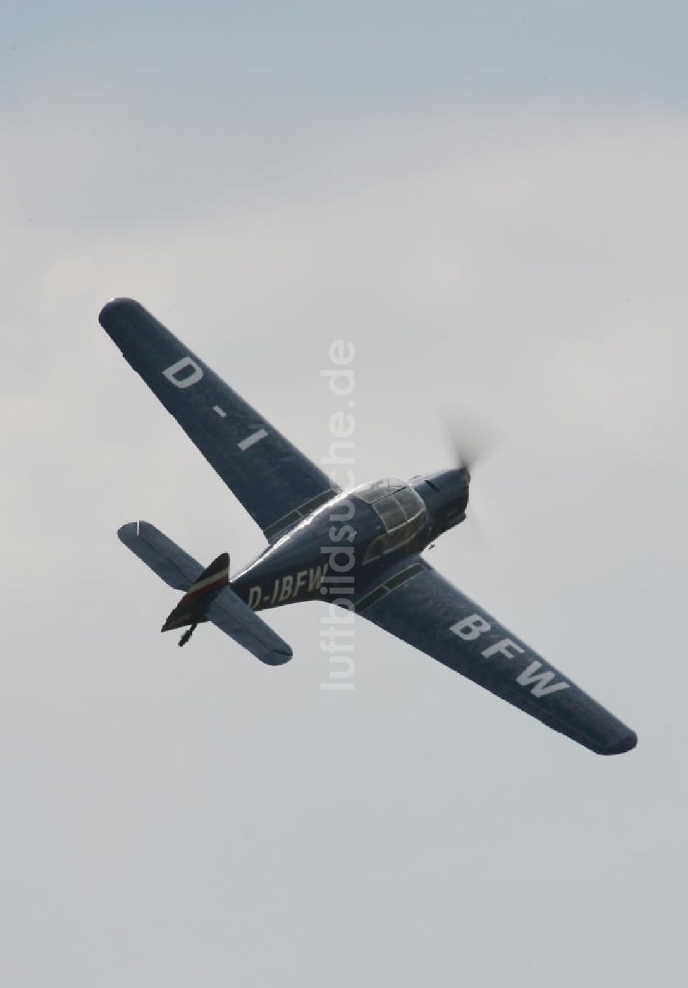 Eutingen im Gäu aus der Vogelperspektive: Flugzeug Messerschmitt Bf 108 nahe dem Segelfluggelände Eutingen im Gäu / Baden-Württemberg