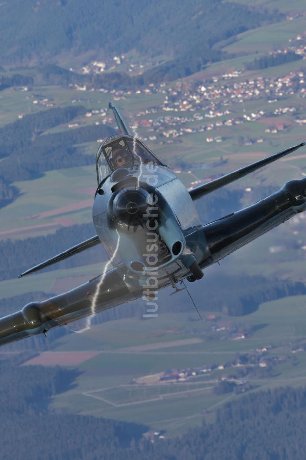 Birrfeld aus der Vogelperspektive: Flugzeug Pilatus P-2 über Birrfeld / Schweiz