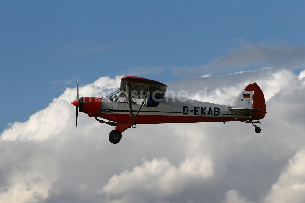 Weissenberg von oben - Flugzeug Piper PA-18 nahe dem Flugplatz Wildberg / Bayern