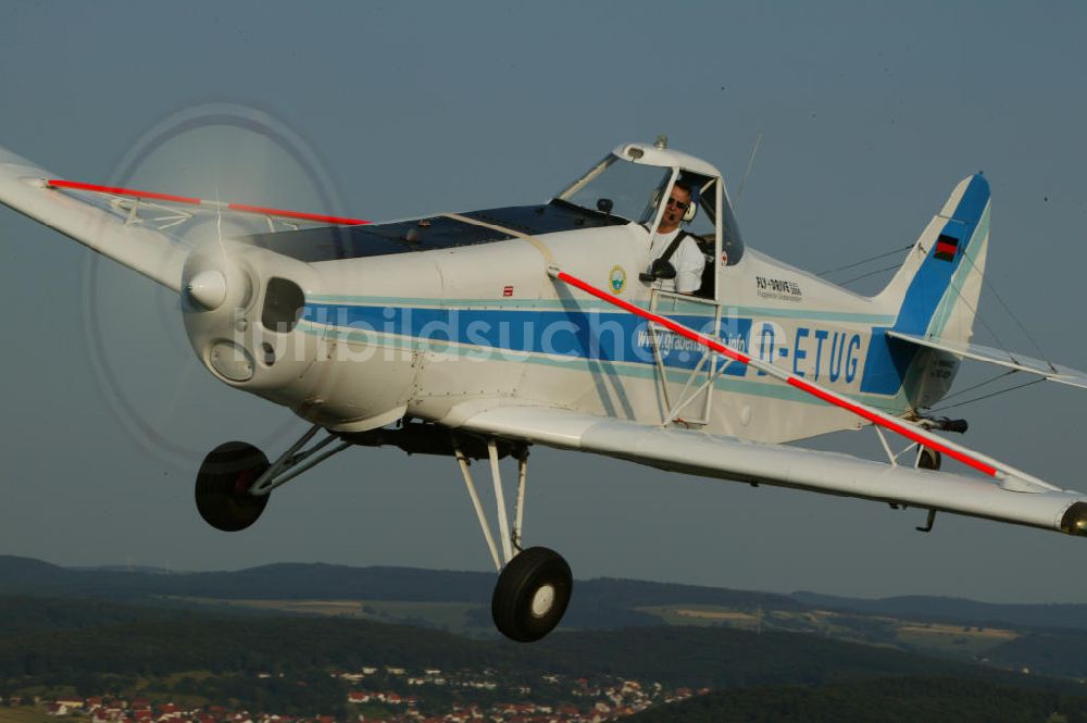 Grabenstetten von oben - Flugzeug Piper PA-25 235 Pawnee nahe dem Flugplatz Grabenstetten / Baden-Württemberg