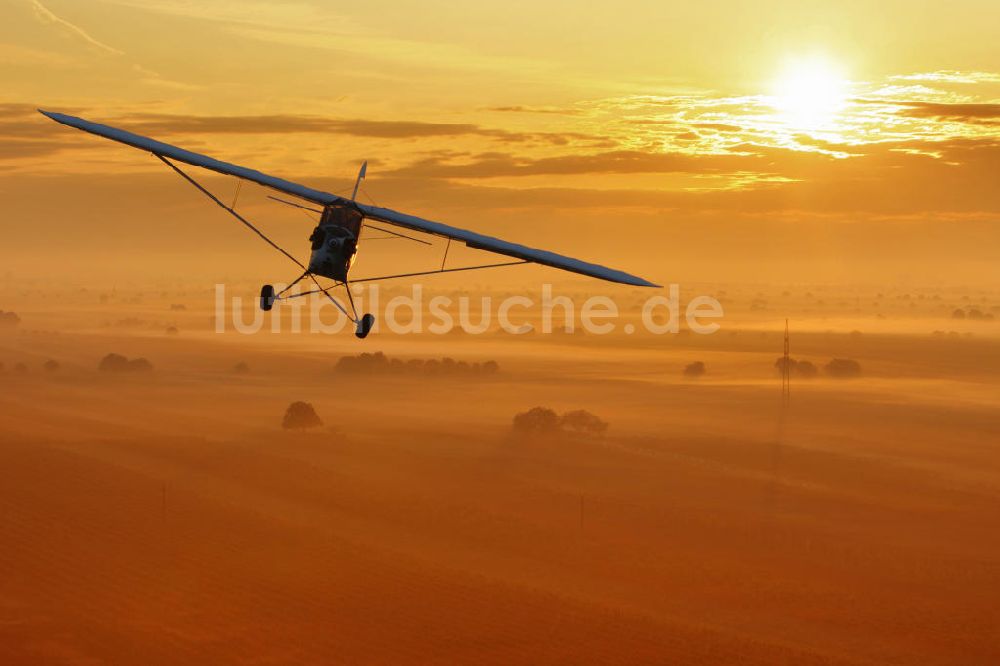 Luftaufnahme Großwarasdorf - Flugzeug vom Typ Piper J-3 Cup nahe dem Flugplatz Großwarasdorf in Österreich