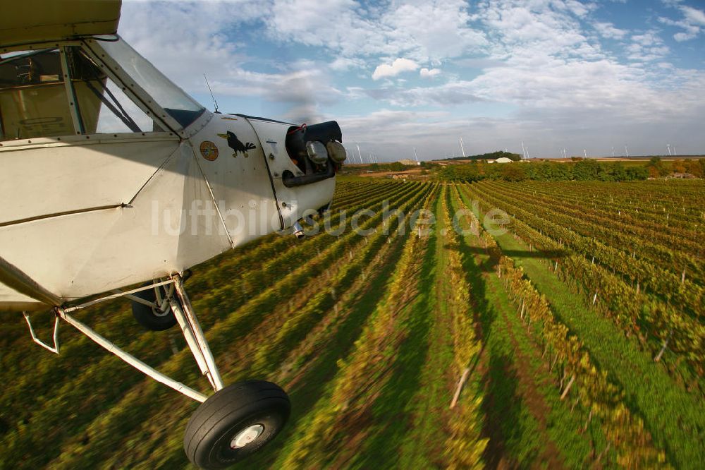 Luftbild Großwarasdorf - Flugzeug vom Typ Piper J-3 Cup nahe dem Flugplatz Großwarasdorf in Österreich