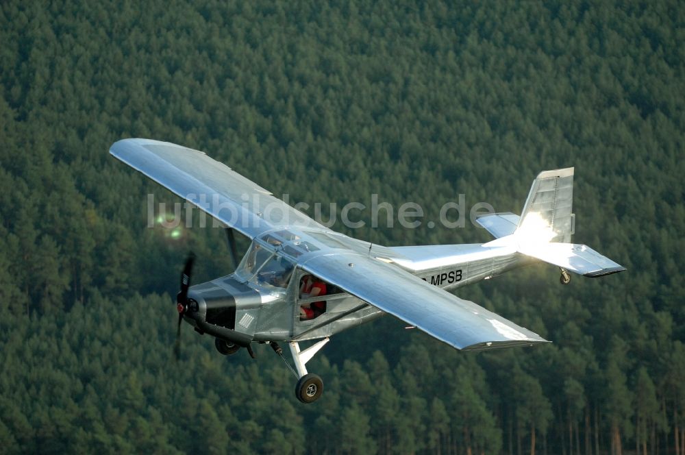 Luftbild Werneuchen - Flugzeug- Ultraleichtflugzeug mit der Kennung D-MPSB im Fluge über dem Luftraum in Werneuchen im Bundesland Brandenburg