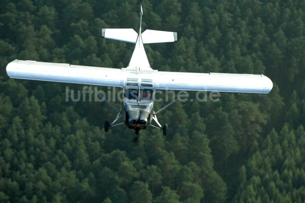 Werneuchen aus der Vogelperspektive: Flugzeug- Ultraleichtflugzeug mit der Kennung D-MPSB im Fluge über dem Luftraum in Werneuchen im Bundesland Brandenburg