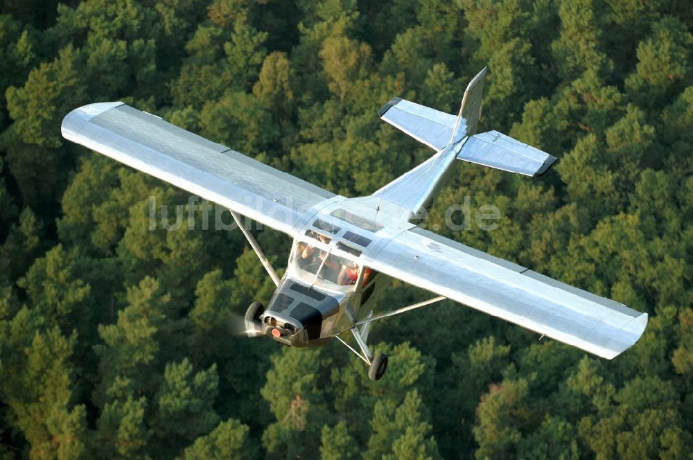 Werneuchen von oben - Flugzeug- Ultraleichtflugzeug mit der Kennung D-MPSB im Fluge über dem Luftraum in Werneuchen im Bundesland Brandenburg