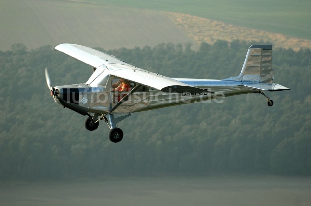 Luftbild Werneuchen - Flugzeug- Ultraleichtflugzeug mit der Kennung D-MPSB im Fluge über dem Luftraum in Werneuchen im Bundesland Brandenburg