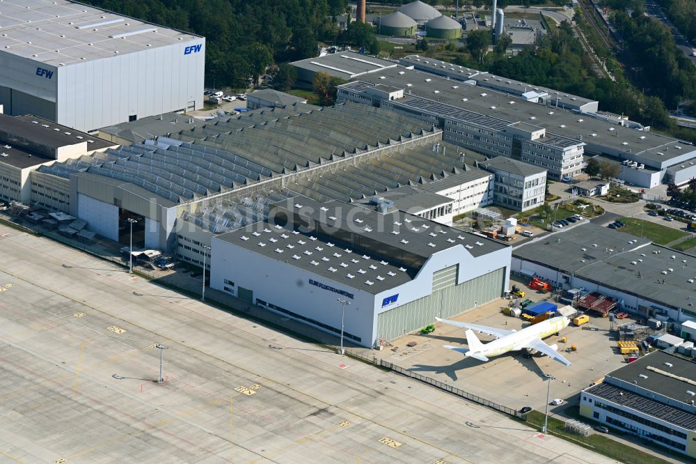 Dresden von oben - Flugzeug- Wartungshalle - Hangar am Flughafen Dresden im Ortsteil Klotzsche in Dresden im Bundesland Sachsen, Deutschland