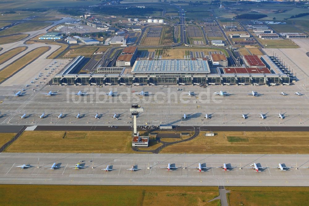 Luftbild Schönefeld - Flugzeuge am BER zur Champions League in Schönefeld im Bundesland Brandenburg