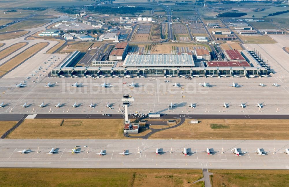 Luftbild Schönefeld - Flugzeuge am BER zur Champions League in Schönefeld im Bundesland Brandenburg