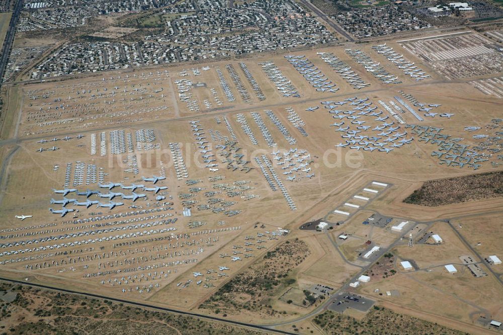 TUCSON von oben - Flugzeugfriedhof Davis Monthan Air Force Base Arizona USA