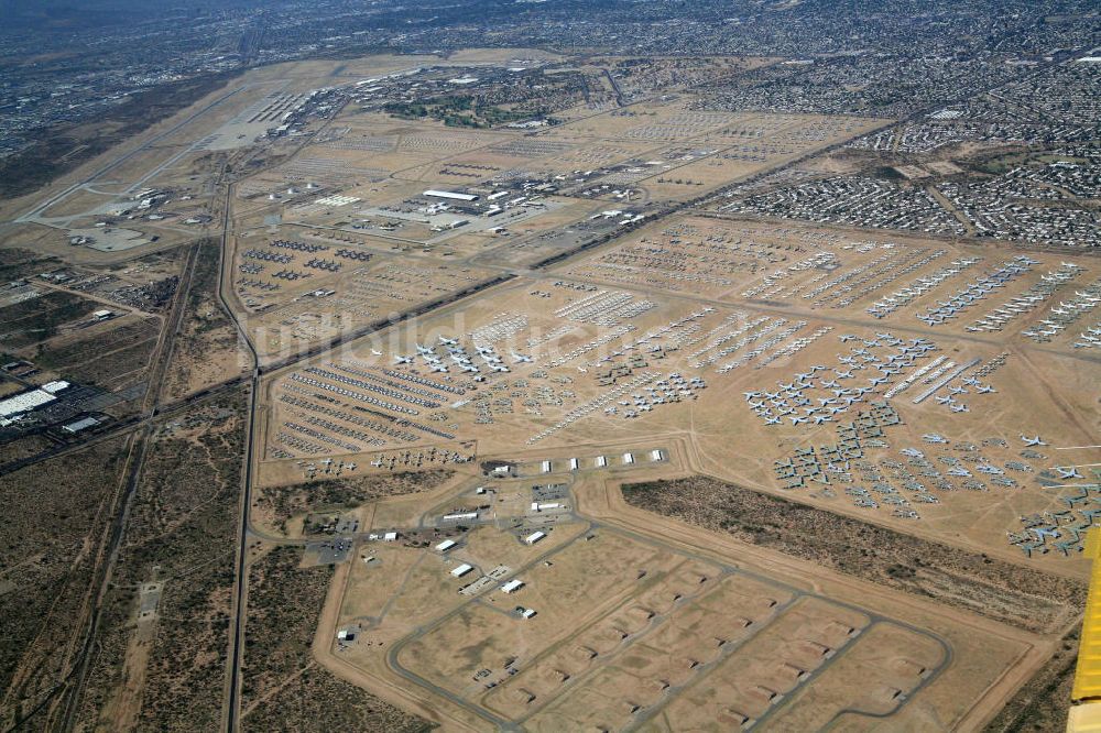 TUCSON aus der Vogelperspektive: Flugzeugfriedhof Davis Monthan Air Force Base Arizona USA