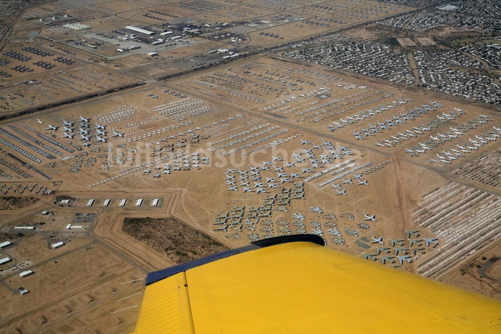 Tucson aus der Vogelperspektive: Flugzeugfriedhof Davis Monthan Air Force Base Arizona USA