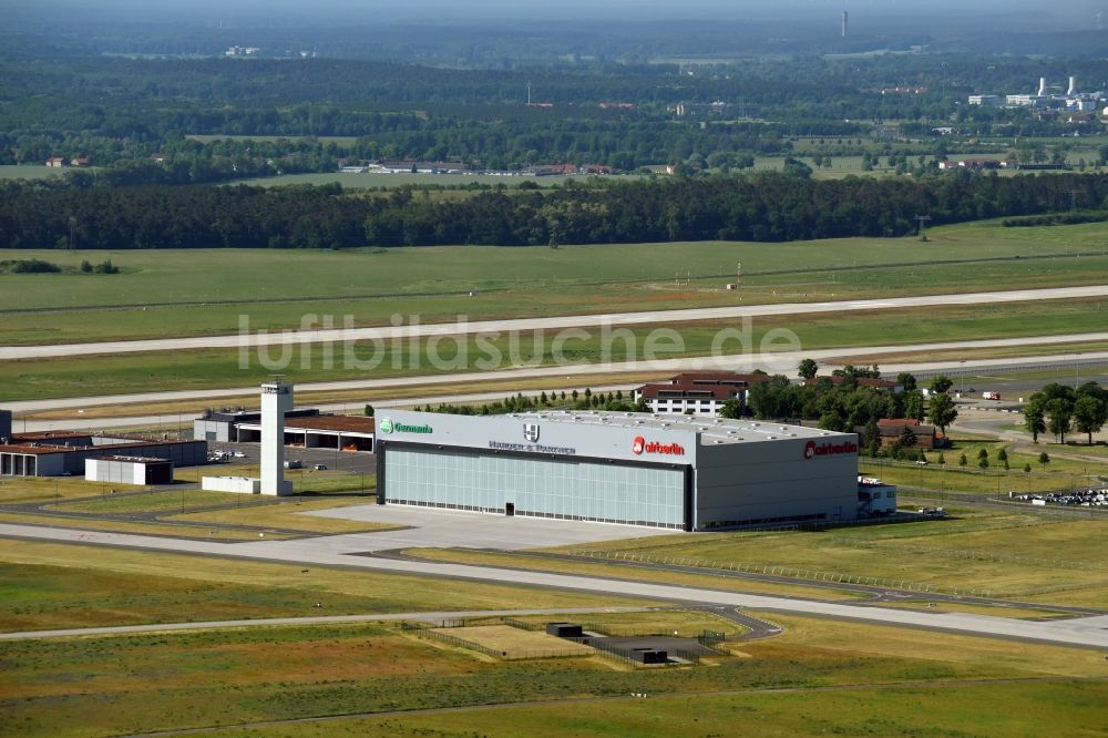 Schönefeld von oben - Flugzeughangar an der Wolfgang-von-Gronau-Allee in Schönefeld im Bundesland Brandenburg, Deutschland