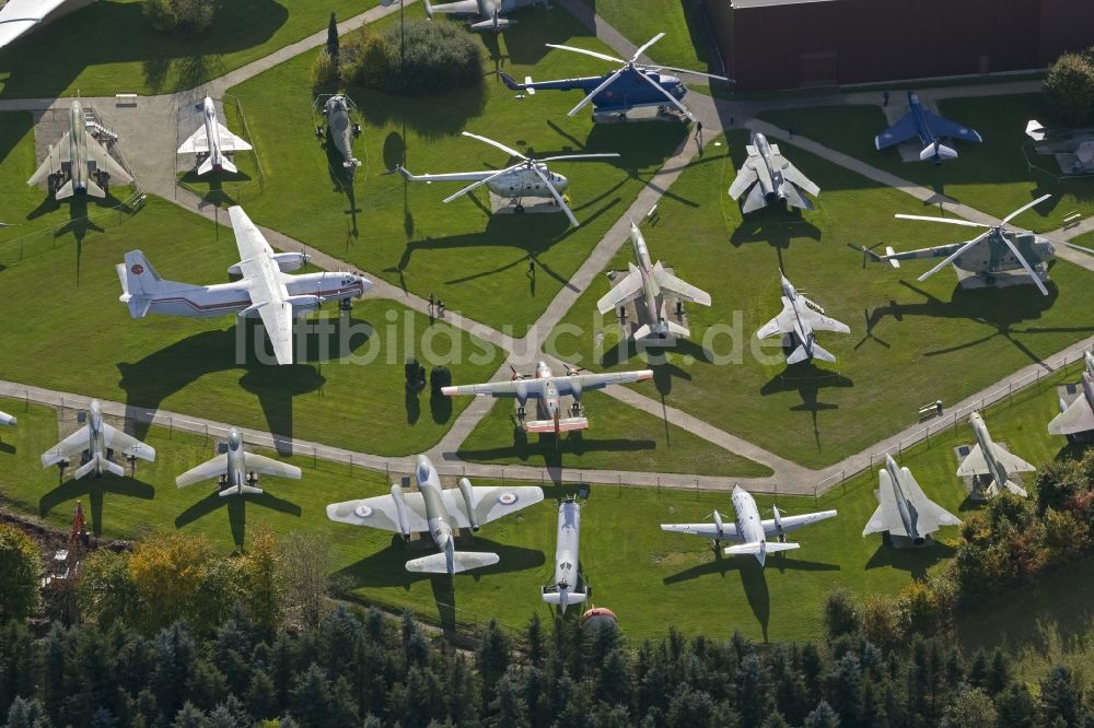 Luftaufnahme Hermeskeil / Hunsrück - Flugzeugsammlung Junior an der A1 bei Hermeskeil im Schwarzwälder Hochwald bei Hermeskeil im Bundesland Rheinland-Pfalz