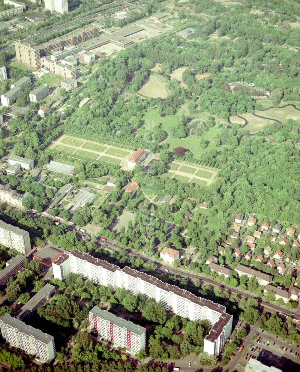 Berlin Lichtenberg aus der Vogelperspektive: Flugzeugsammlung Junior an der A1 bei Hundsrück