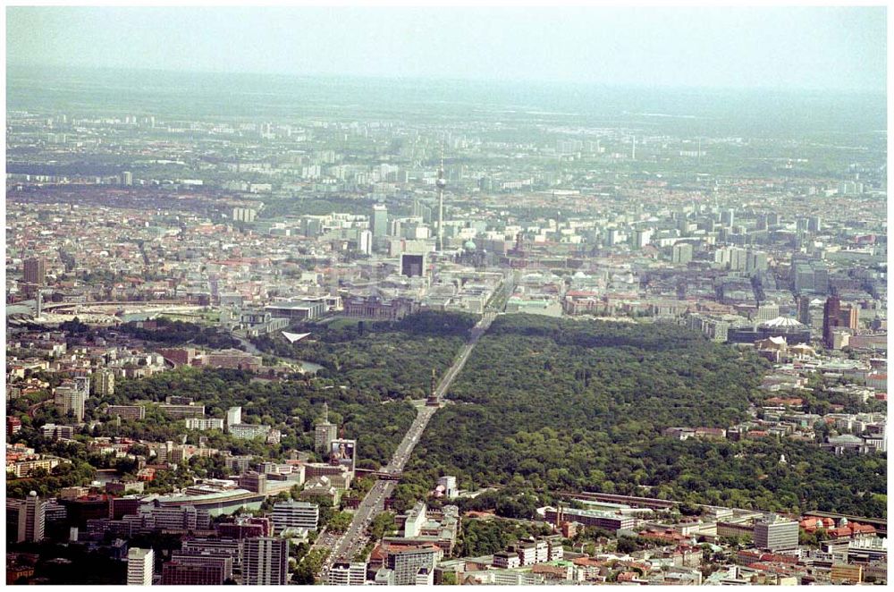 Berlin - Charlottenburg / Tiergarten von oben - Flugzeugsammlung Junior an der A1 bei Hundsrück