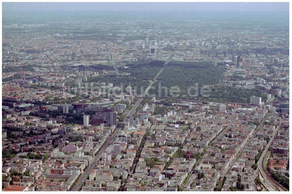 Berlin - Charlottenburg / Tiergarten aus der Vogelperspektive: Flugzeugsammlung Junior an der A1 bei Hundsrück