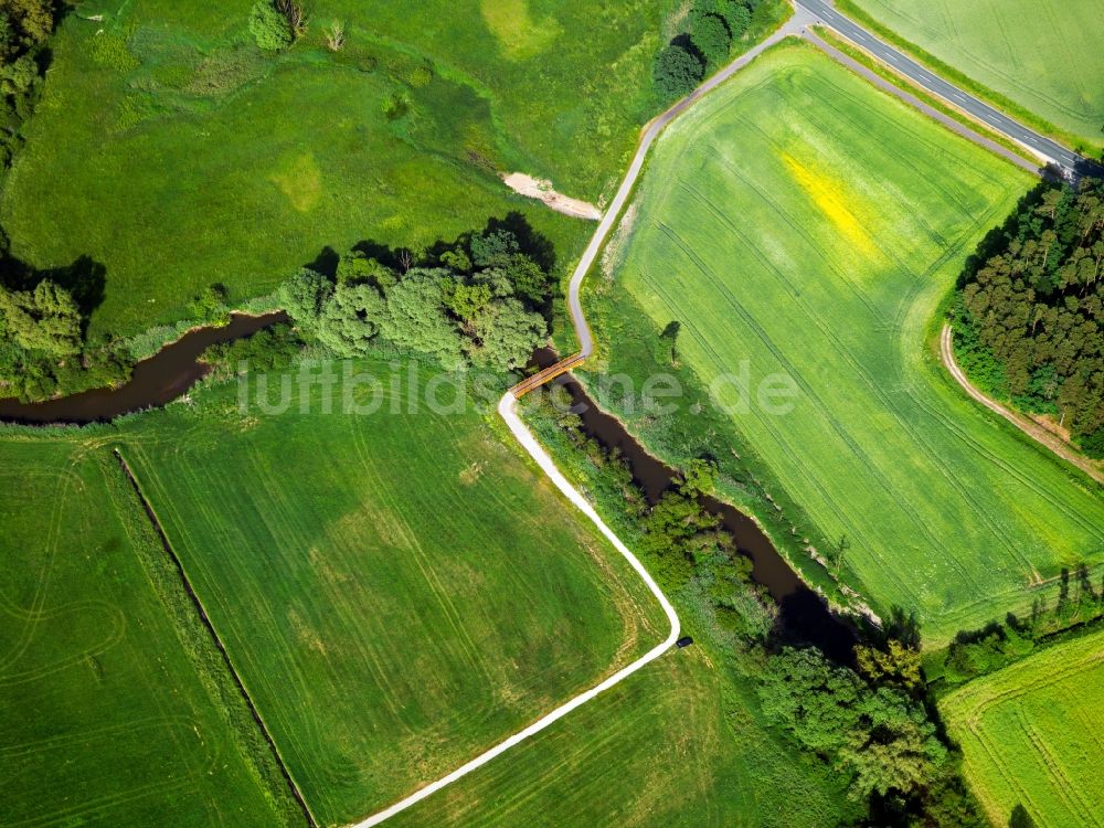 Neustadt von oben - Fluss Aisch und sein Verlauf in Neustadt im Bundesland Bayern