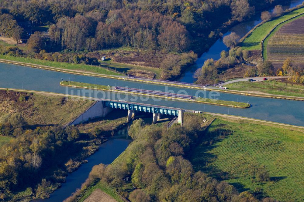 Pelkum von oben - Fluss - Brücke Kanalbrücke Lippe Neue Fahrt des Dortmund-Ems-Kanal über die Lippe in Pelkum im Bundesland Nordrhein-Westfalen, Deutschland