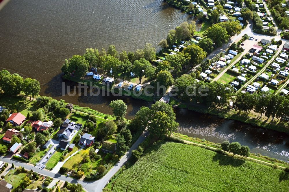 Basedow aus der Vogelperspektive: Fluß - Brückenbauwerk in Basedow im Bundesland Schleswig-Holstein, Deutschland