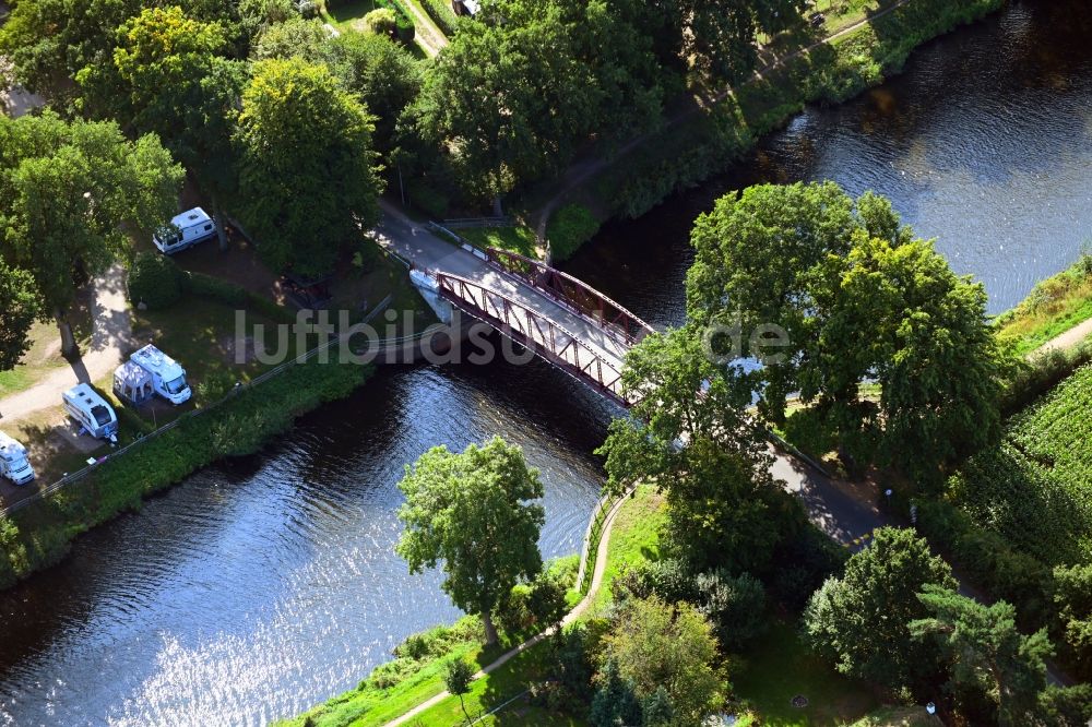 Luftaufnahme Basedow - Fluß - Brückenbauwerk in Basedow im Bundesland Schleswig-Holstein, Deutschland