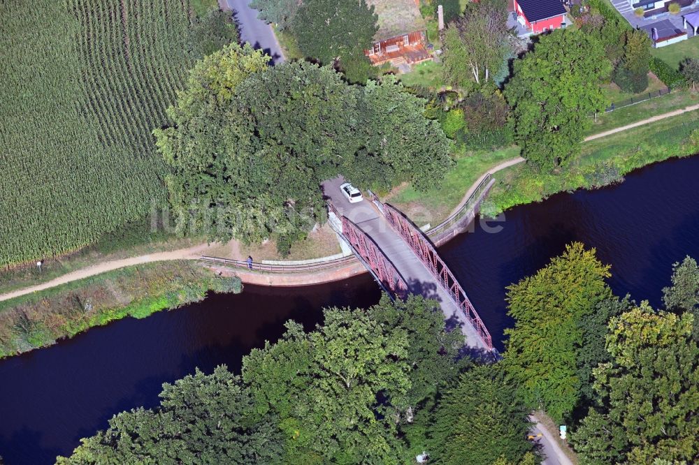 Luftbild Basedow - Fluß - Brückenbauwerk in Basedow im Bundesland Schleswig-Holstein, Deutschland