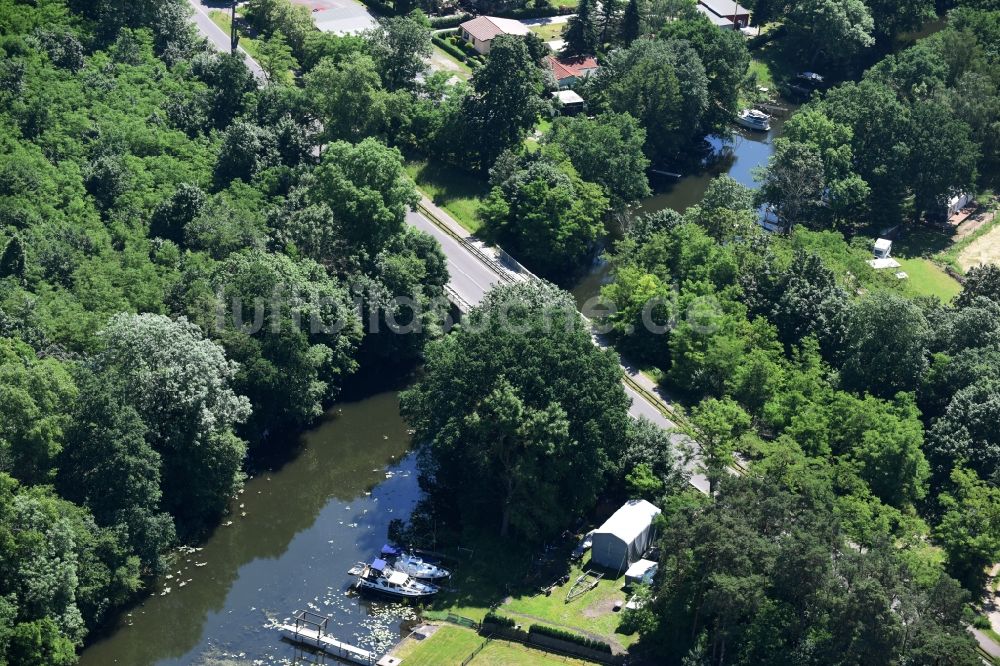 Luftaufnahme Dunkelforth - Fluß - Brückenbauwerk über den Altkanal in Dunkelforth im Bundesland Sachsen-Anhalt