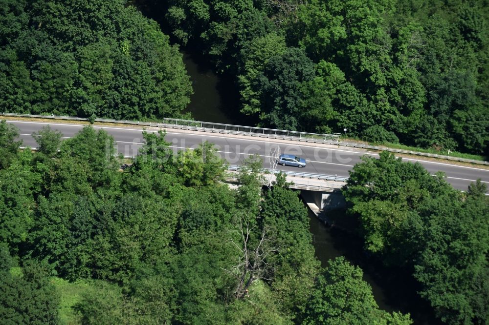 Luftbild Dunkelforth - Fluß - Brückenbauwerk über den Altkanal in Dunkelforth im Bundesland Sachsen-Anhalt