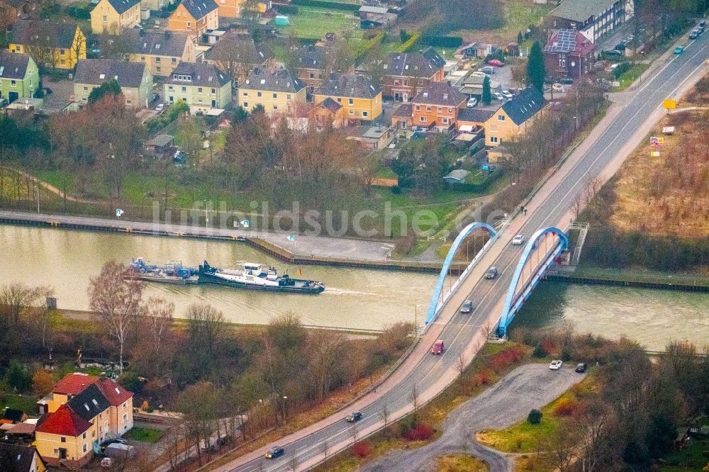 Luftaufnahme Bergkamen - Fluß - Brückenbauwerk über den Datteln-Hamm-Kanal im Ortsteil Rünthe in Bergkamen im Bundesland Nordrhein-Westfalen, Deutschland