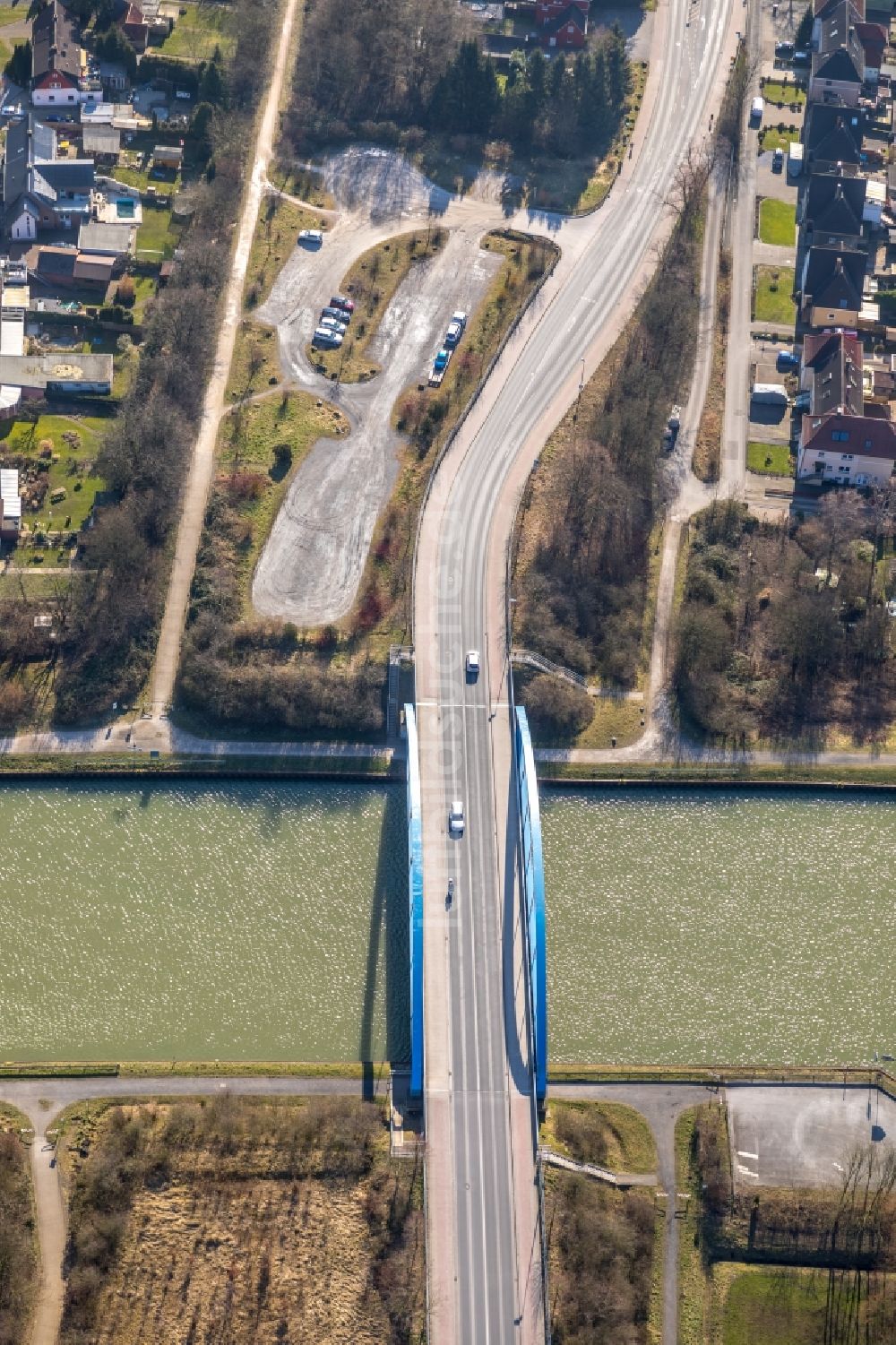 Luftbild Bergkamen - Fluß - Brückenbauwerk über den Datteln-Hamm-Kanal im Ortsteil Rünthe in Bergkamen im Bundesland Nordrhein-Westfalen, Deutschland